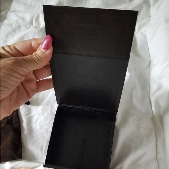 MICHAEL KORS GOLD COLOR BRACELET WITH LOGO PLAQUE WITH ORIGINAL BOX - Picture 8 of 16